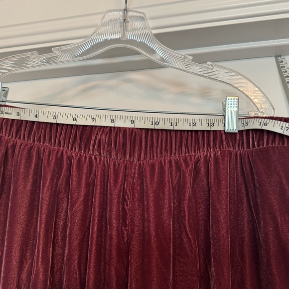 Universal Thread, Elegant, Velvet, Burgundy Women's Pants - Picture 2 of 4